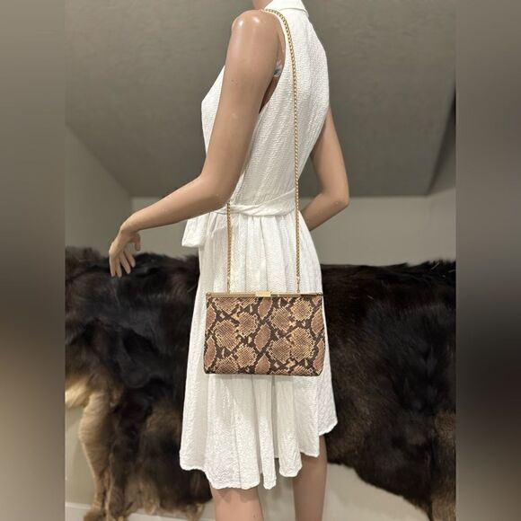 Handmade Genuine Embossed Leather, Articulated Metal Frame Clutch/Crossbody - Picture 4 of 14